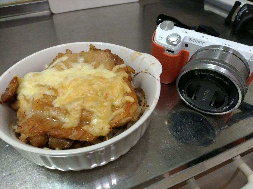 これは、久々に肉食した時に撮影した画像。クリスマスイブだったので、何となく鶏肉が食べたくなり、禁断の肉食をしてしまったのですｗ