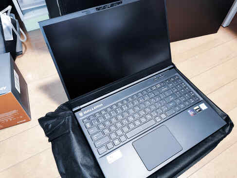 GALLERIA GCR1650GFを開封！ゲーミングノートパソコンにしてはシンプルなデザインが気に入りました。