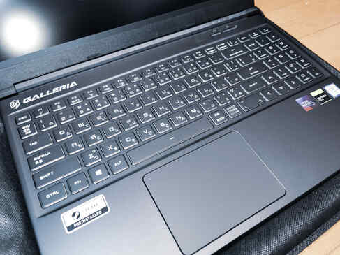 キーボードはゲーミングノートPCらしく好きな色＆パターンに変更出来ます
