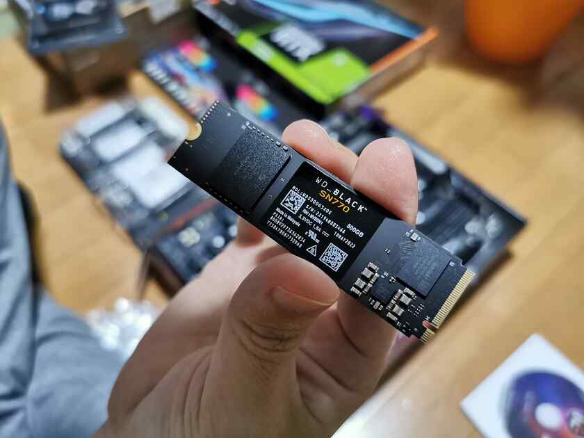 WDのGen4のSSDですが、スペック上はRead 5,000MB/s、Write 4,000MB/sです。
