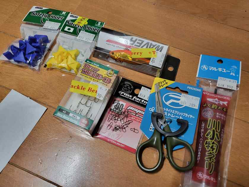 釣行前に、近場のタックルベリーで耐力フック等、釣り用品を購入しました。
安定のWaver58sのメタルバイブレーションも購入しましたｗ
