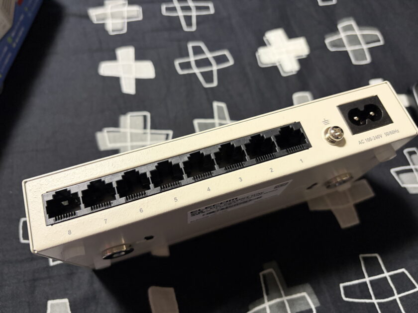 エレコム Giga対応スイッチングHub EHC-G08MN4-HJW。
ループ検知あり、8ポートのを購入