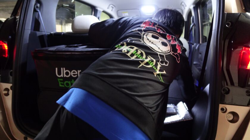 Uberのバッグは後ろに積んでる