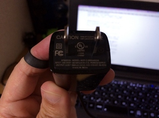 Android Wear Moto360 Smart Watchの充電器の仕様